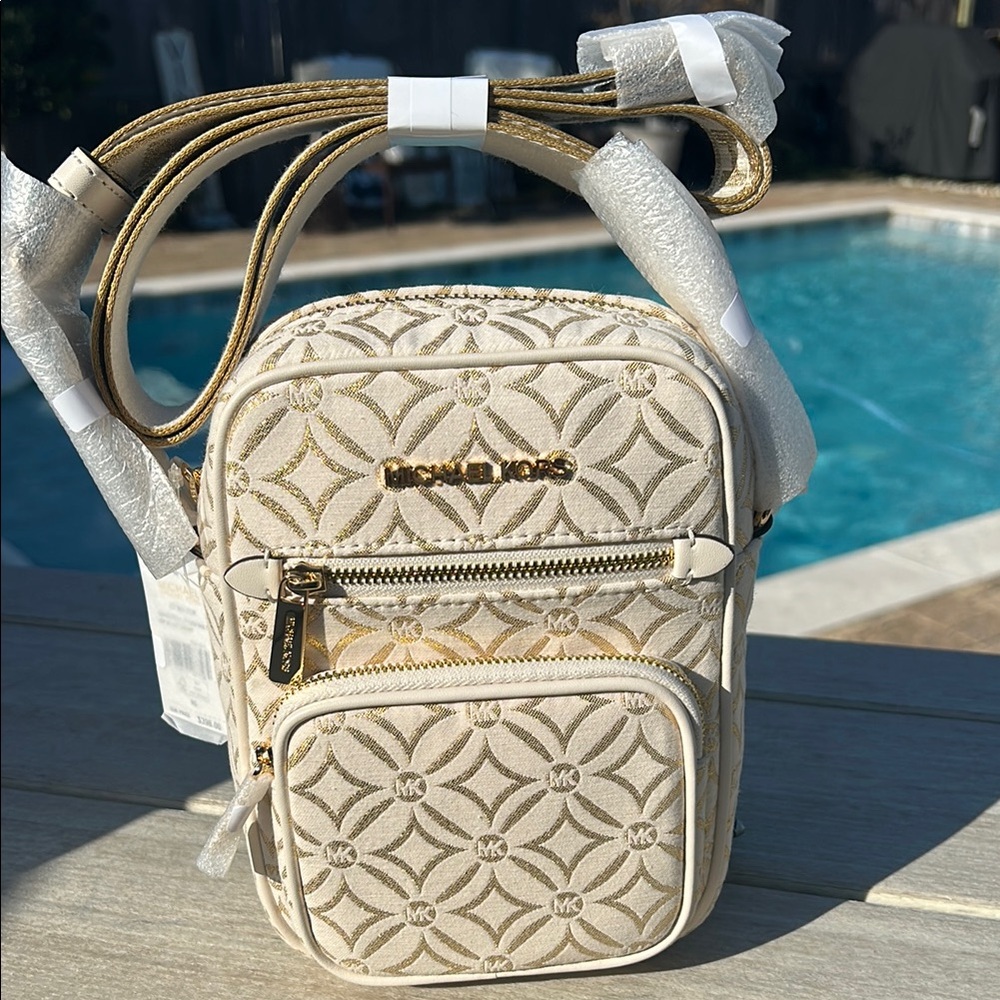 Michael Kors NWT Jet Set Travel Crossbody